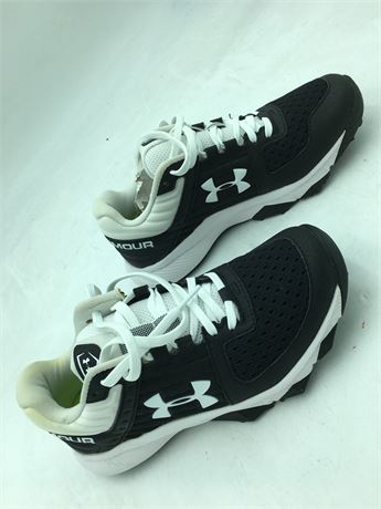 Under Armour Men's Yard Trainer Baseball Shoe - Kids-Black - Size 4.5