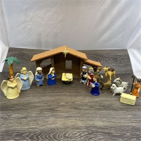 Bible Toys: The Nativity - 18-Piece Set