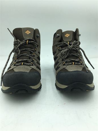 Columbia: Crestwood Mid Waterproof Wide Hiking ShoeMenCordovan/Squash - Size 11