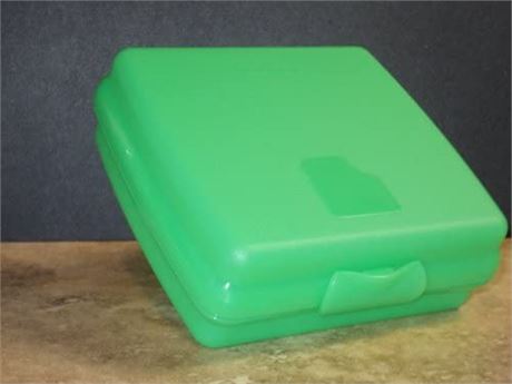 Tupperware Sandwich Keeper Green