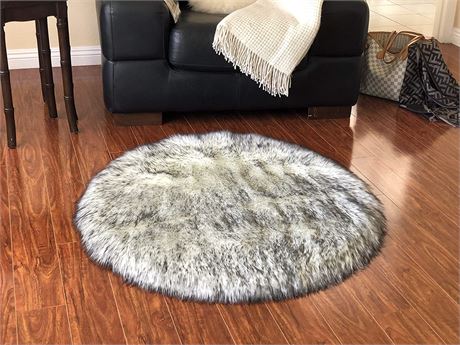 Faux Sheepskin Soft Hypoallergenic Fur Rug - Round