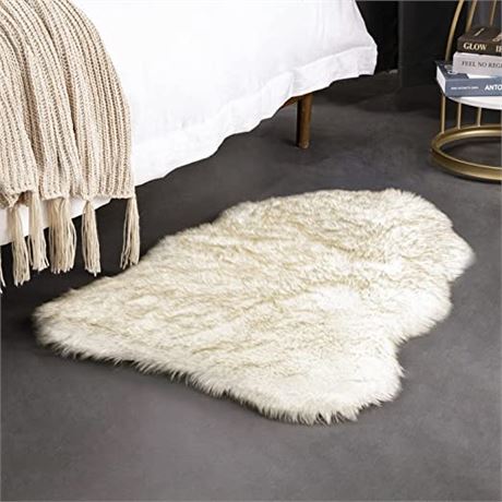 Ashler Home Deco Ultra-Soft Faux Fox Fur Rug, 2 x 2.8 ft, White Brown