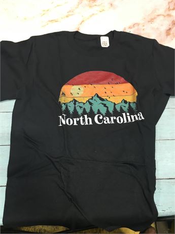 North Carolina Retro Vintage Mountain Ski Hiking T-Shirt