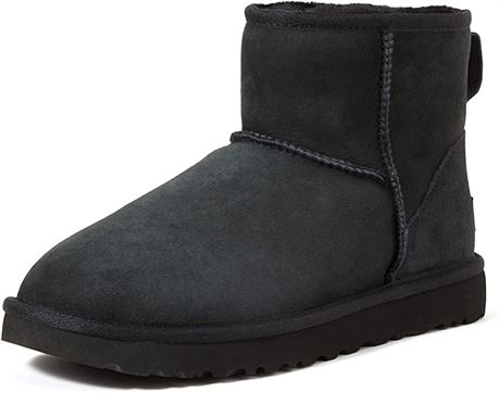 UGG Women's Classic Mini II Winter Boot, Size 8, Black