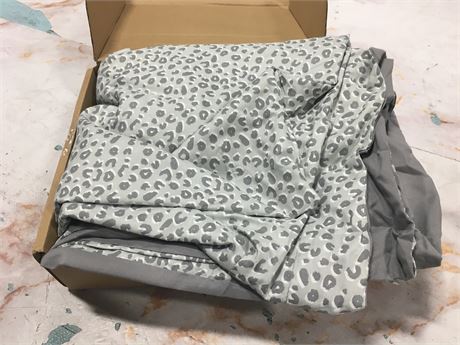 Microfiber Duvet Cover Set w/ Zipper Closure, Full/Queen, Grey/Cheetah