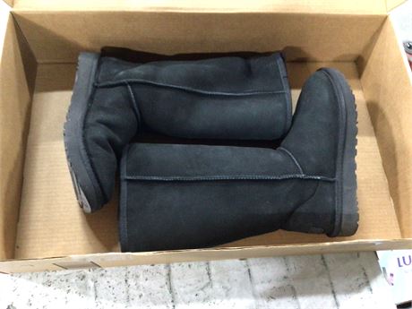 UGG - Boots - Women's - 9