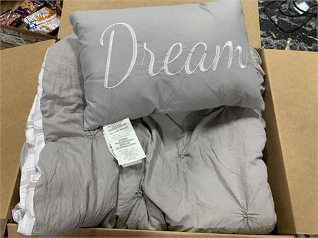 Lush Decor Comforter set, Size Unknown