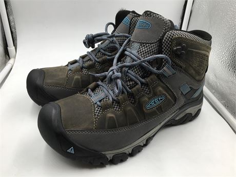 Keen - Boots - Women's - 9