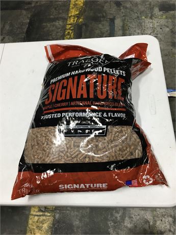 Traeger Grills Signature Blend 100% All-Natural Wood Pellets