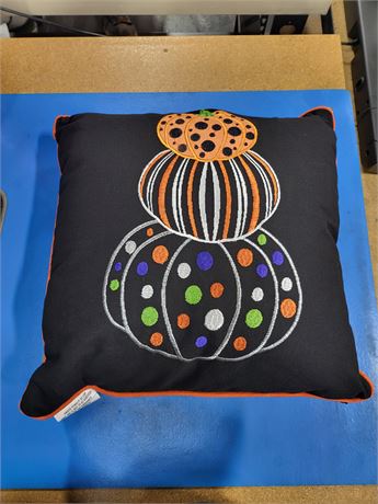 Pillow Perfect Indoor Halloween Pumpkin Stack Throw Pillow, 16.5" x 16.5", Black